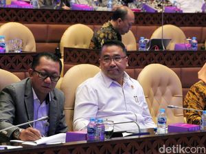 Mendes PDTT Bahas Anggaran Bareng Komisi V DPR