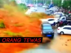Detik-detik Tanah Longsor di China Terekam Kamera