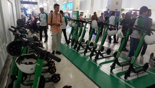 Ambil Bagasi di Bandara Soetta Tak Capek Lagi dengan GrabWheels