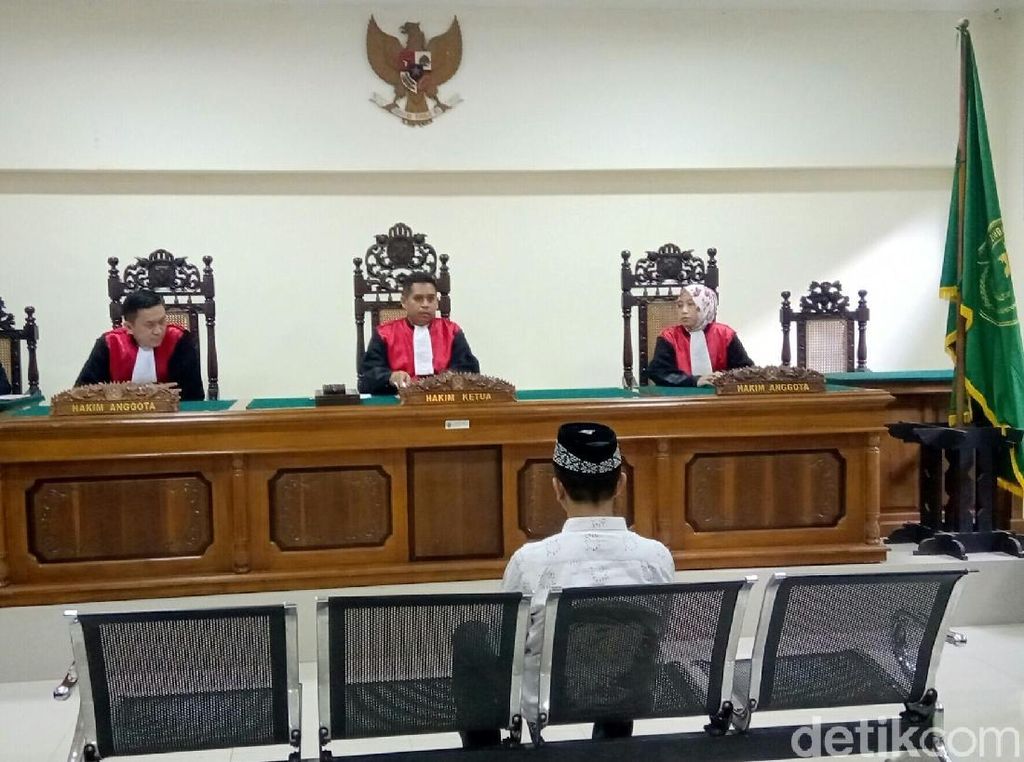 Terbukti Bagi-bagi Duit, Caleg PKS di Purworejo Divonis 2 Bulan Terbukti Bagi-bagi Duit, Caleg PKS di Purworejo Divonis 2 Bulan