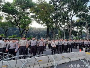 Jelang Sidang Perdana Sengketa Pilpres di MK, TNI dan Polri Berjaga Jelang Sidang Perdana Sengketa Pilpres di MK, TNI dan Polri Berjaga