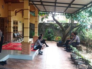 Rumah Wakil Ketua MK di Makassar Dijaga Polisi 24 Jam Rumah Wakil Ketua MK di Makassar Dijaga Polisi 24 Jam