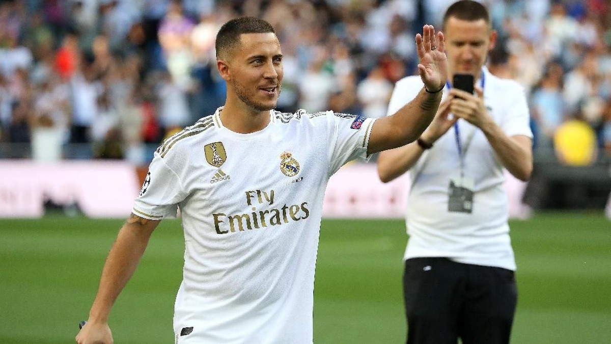 Eden Hazard merasa seperti di langit ketujuh karena bisa bergabung Real Madrid. (Foto: Angel Martinez/Getty Images)