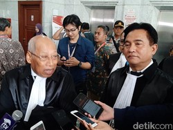Tiba di MK, Tim Kuasa Hukum Jokowi Siap Hadapi Gugatan Prabowo
