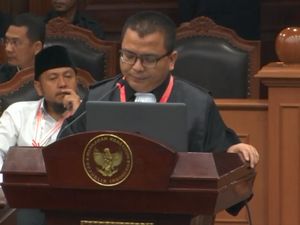 Bacakan Gugatan, Tim Kuasa Hukum Sebut Jokowi-Maruf Melakukan Electoral Fraud Bacakan Gugatan, Tim Kuasa Hukum Sebut Jokowi-Maruf Melakukan Electoral Fraud