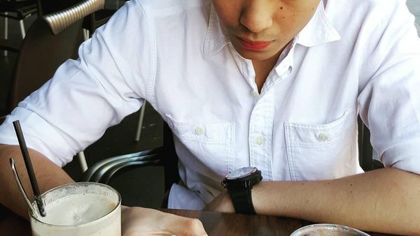 Aksi Kulineran Rob Clinton, Caleg Muda yang Kepergok Makan Bareng Chelsea Islan