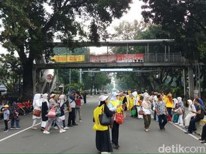 Sidang Gugatan Pilpres Diskors, Massa Aksi Jeda untuk Salat Jumat
