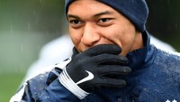 Hanya beda tipis dengan Neymar, Kylian Mbappe ditebus Paris Saint Germain dengan harga 180 juta euro dari AS Monaco pada 2017. (FRANCK FIFE / AFP)