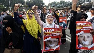 Massa Kawal Sidang Sengketa Pilpres 2019 Orasi di Patung Kuda