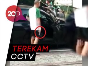 Pengemudi BMW Melawan Arus dan Acungkan Pistol Pengemudi BMW Melawan Arus dan Acungkan Pistol