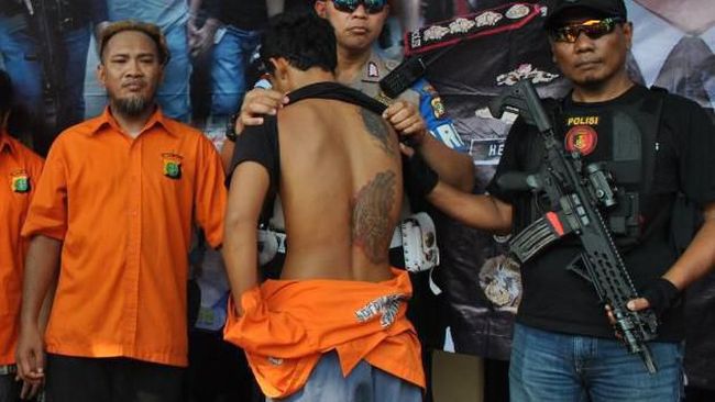Berita Polisi: Penjarah Mobil Brimob Diorder untuk Merusuh, Dibayar Rp 300 Ribu Jumat 19 April 2024