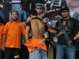 Polisi: Penjarah Mobil Brimob Diorder untuk Merusuh, Dibayar Rp 300 Ribu Polisi: Penjarah Mobil Brimob Diorder untuk Merusuh, Dibayar Rp 300 Ribu