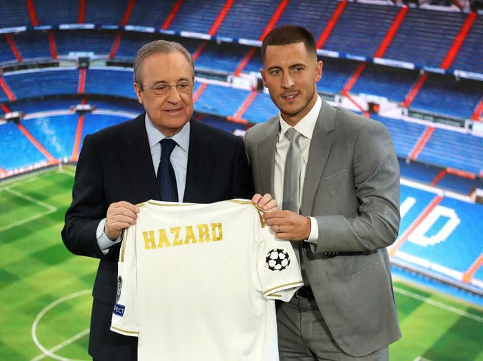 MADRID, SPAIN - JUNE 13:  New Real Madrid signing Eden Hazard is unveiled by Florentino Perez, President of Real Madrid at Estadio Santiago Bernabeu on June 13, 2019 in Madrid, Spain. (Photo by Angel Martinez/Getty Images)