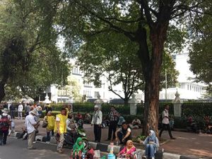 PKL Ngeluh, Massa Berkerumun di MK Tak Seramai saat 22 Mei