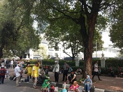 PKL Ngeluh, Massa Berkerumun di MK Tak Seramai saat 22 Mei