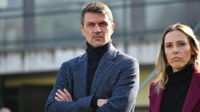 VERCELLI, ITALY - FEBRUARY 17:  Paolo Maldini (L) AC Milan looks on during the Women Serie A match between Juventus Women and AC Milan at Stadio Silvio Piola on February 17, 2019 in Vercelli, Italy.  (Photo by Valerio Pennicino/Getty Images)