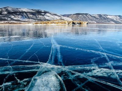 Foto: Danau Tertua Dunia yang Membeku