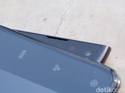 Kamera Pop-Up Sirip Hiu OPPO Reno 10x Zoom Dipuji Para Fotografer