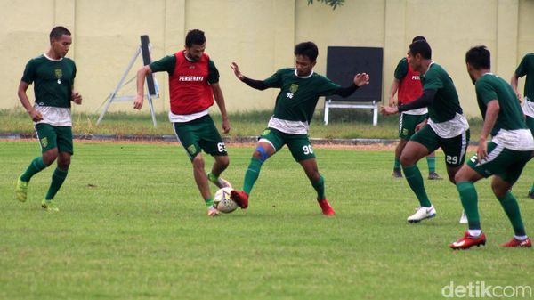 Persebaya Berlatih Jelang Hadapi Madura United