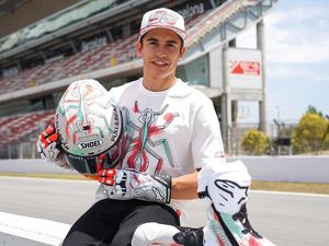 Helm Spesial Marc Marquez di MotoGP Catalunya