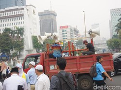 Massa Aksi Kawal Sidang MK Bubarkan Diri dengan Tertib