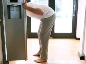 Pria Ini Bingung Saat Buka Kulkas Kok Isinya Toilet!