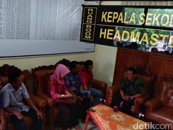Puluhan Siswa Gagal Daftar Sekolah, Warga Protes SMK Negeri di Mojokerto