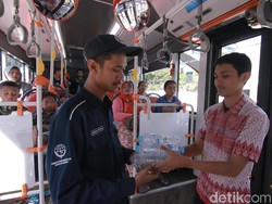 Keren, 39 Ton Sampah Botol Plastik Tiket Bus Suroboyo Laku Rp 150 Juta