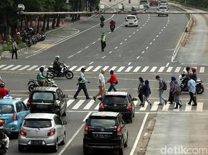 Aktivitas di Thamrin Tetap Normal Meski Ada Sidang Sengketa Pilpres Aktivitas di Thamrin Tetap Normal Meski Ada Sidang Sengketa Pilpres