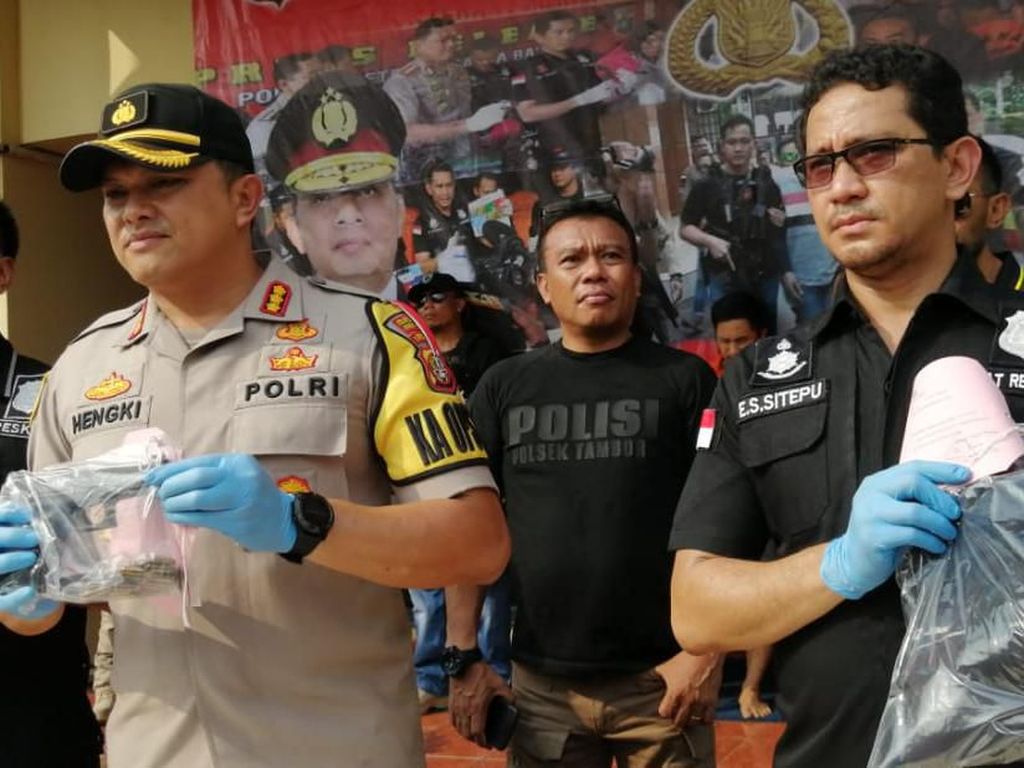 Polisi: Peluru di Senpi Brimob yang Dijarah Perusuh 22 Mei Masih Lengkap Polisi: Peluru di Senpi Brimob yang Dijarah Perusuh 22 Mei Masih Lengkap