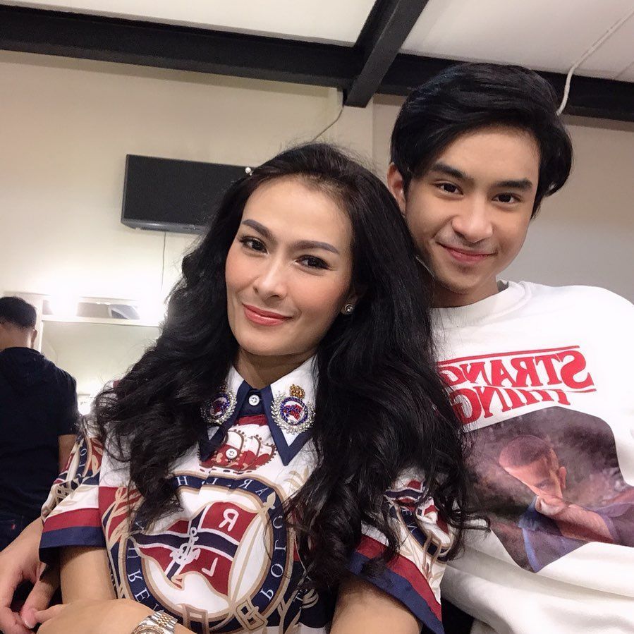 Iis Dahlia dan Devano Danendra
