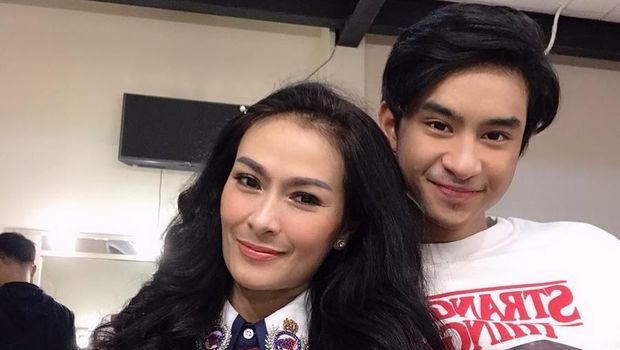 Iis Dahlia dan Devano Danendra