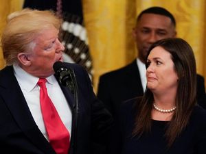 Mengejutkan! Trump Umumkan Jubir Gedung Putih Sarah Sanders Mundur