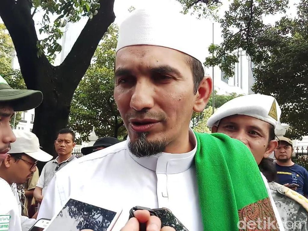 Ketum FPI Dipanggil Terkait Makar Besok, Pengacara Minta Jadwal Ulang Ketum FPI Dipanggil Terkait Makar Besok, Pengacara Minta Jadwal Ulang
