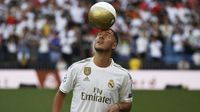 Eden Hazard diperkenalkan Real Madrid, Kamis (13/6). (