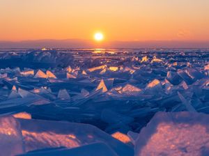 Saat Danau Tertua Dunia Membeku Saat Danau Tertua Dunia Membeku