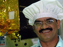 Kisah Ilmuwan dari Desa Miskin di Balik Misi India ke Bulan dan Mars