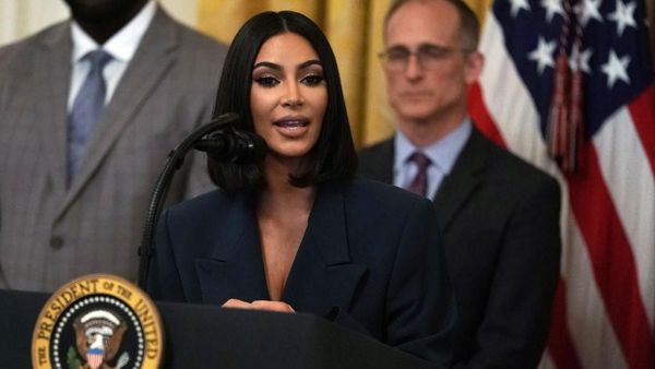 Foto: Gaya Formal Rp 1 Miliar Kim Kardashian saat Bertemu Donald Trump