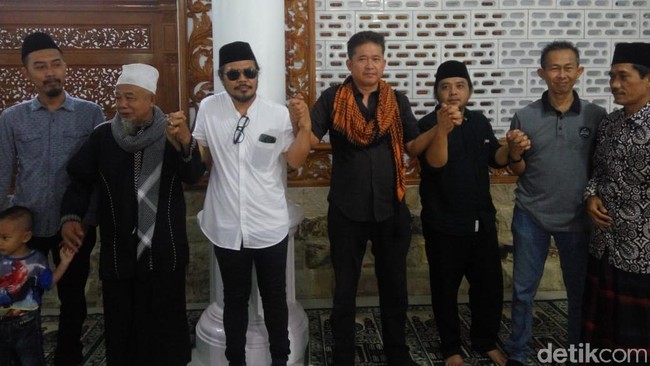 Vokalis Jamrud Krisyanto Maju Jadi Calon Independen Bupati Pandeglang 2020 Vokalis Jamrud Krisyanto Maju Jadi Calon Independen Bupati Pandeglang 2020