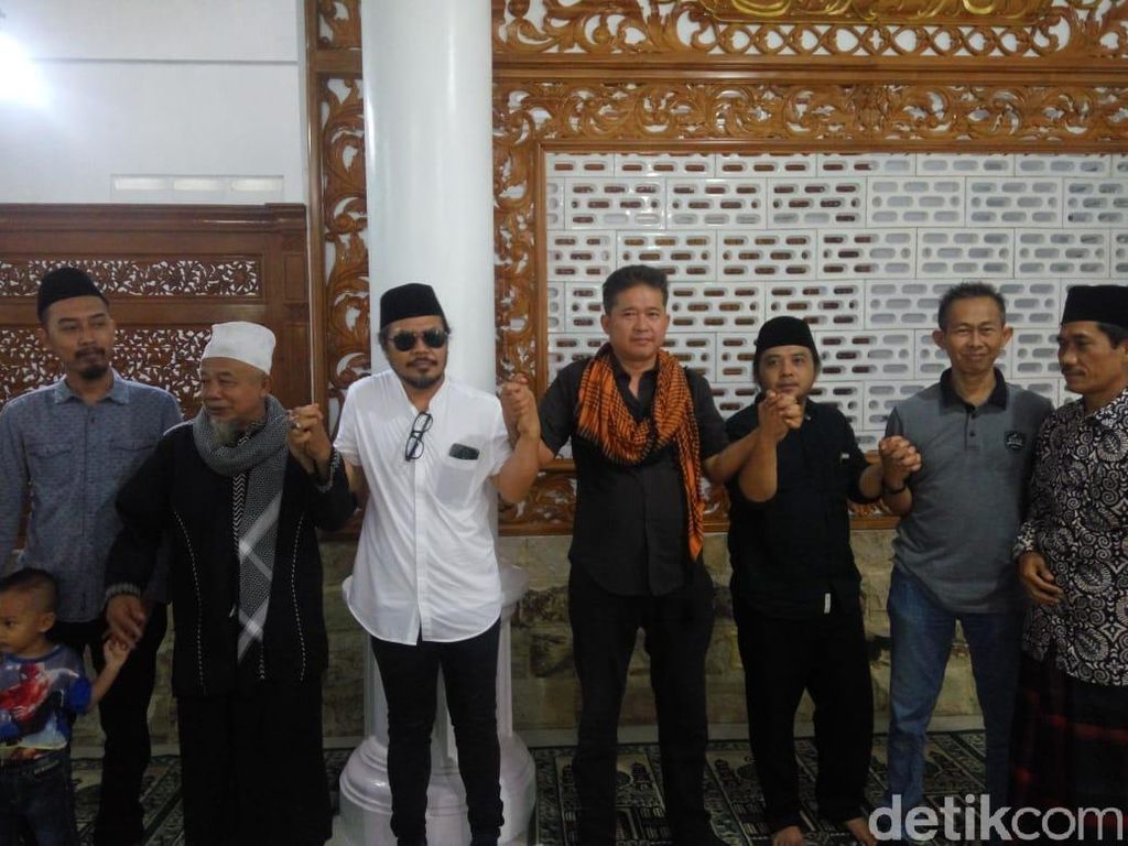 Vokalis Jamrud Krisyanto Maju Jadi Calon Independen Bupati Pandeglang 2020 Vokalis Jamrud Krisyanto Maju Jadi Calon Independen Bupati Pandeglang 2020
