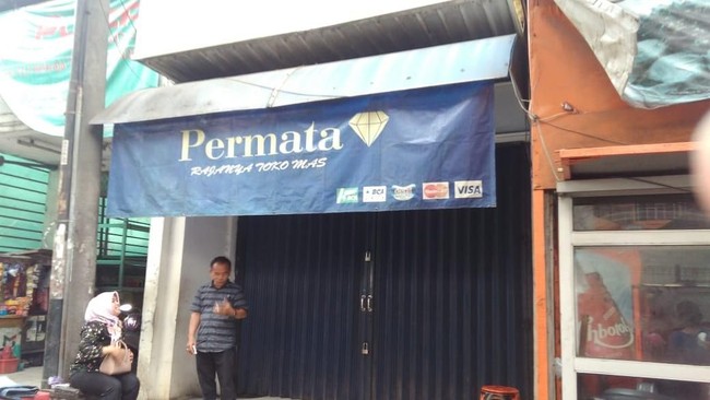 Warga Sebut Aksi Perampokan 6 Kg Emas di Tangerang Tak Sampai Semenit Warga Sebut Aksi Perampokan 6 Kg Emas di Tangerang Tak Sampai Semenit