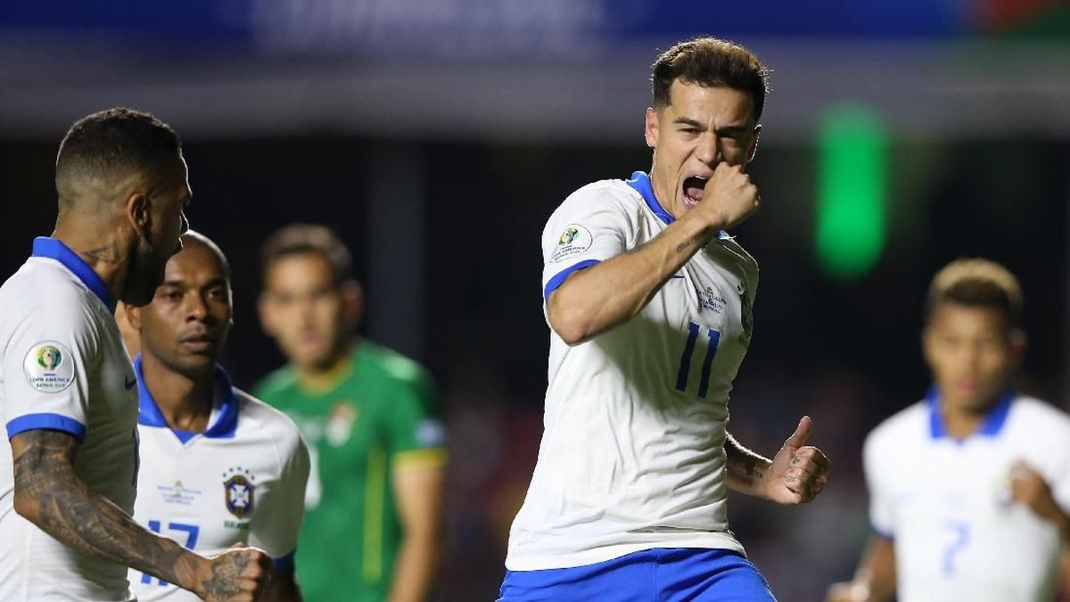 Philippe Coutinho melesakkan dua gol ke gawang Bolivia. (Foto: Alexandre Schneider/Getty Images)