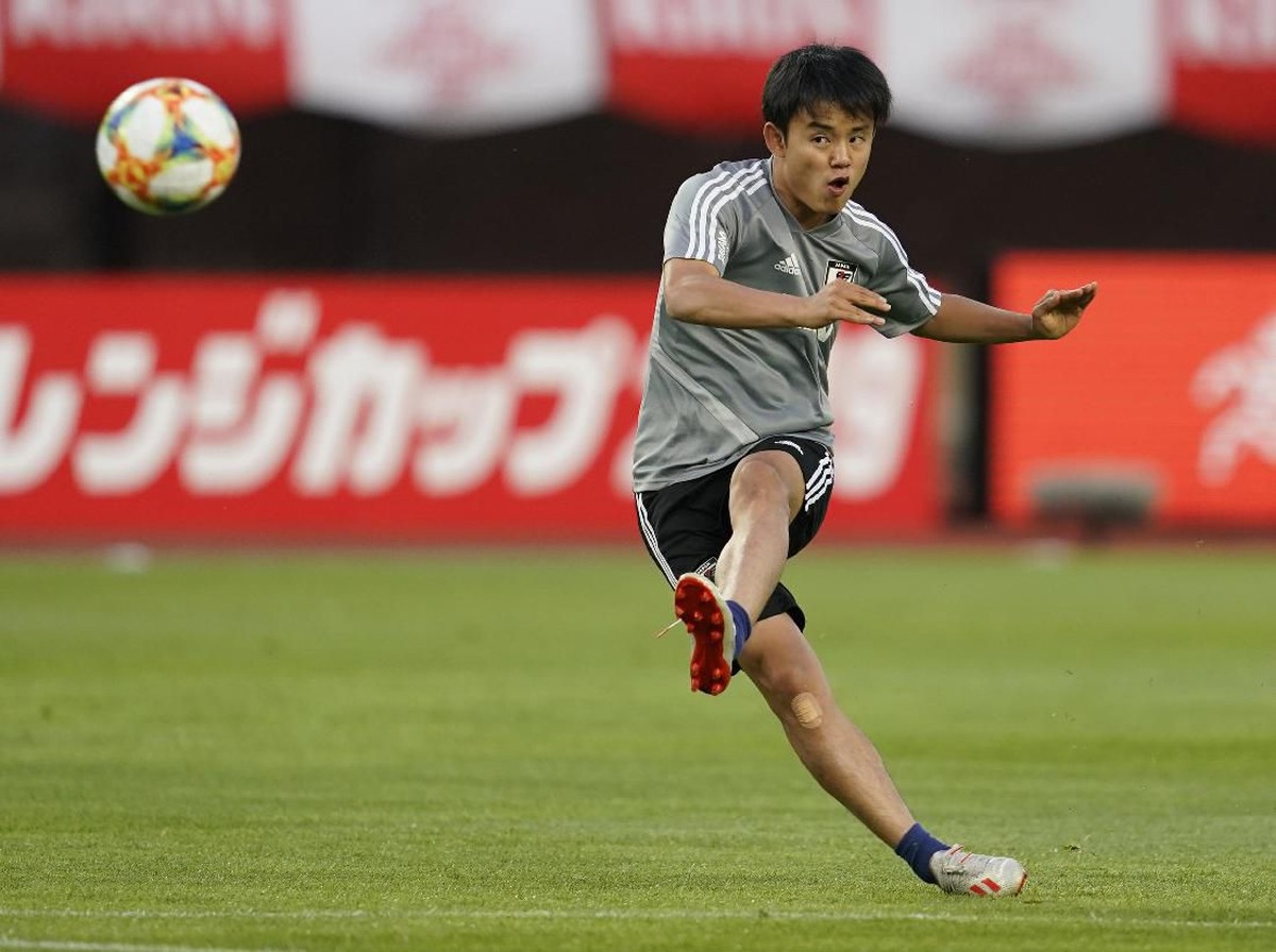 Gelandang belia Timnas Jepang, Takefusa Kubo, mengaku sangat senang bisa direkrut Real Madrid. (Foto: Toru Hanai/Getty Images)