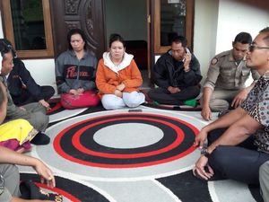 Soal Palak Wisatawan, Ibu Pedagang Canang Ngaku Salah dan Minta Maaf