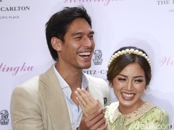 Senyum Bahagia Jedar-Richard Kyle Resmi Tunangan di Hotel Mewah