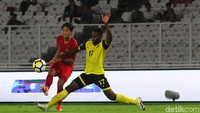 Irfan Bachdim menjadi motor serangan Indonesia.