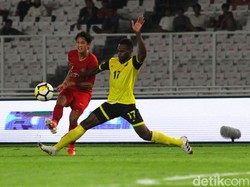 Irfan Bachdim menjadi motor serangan Indonesia.