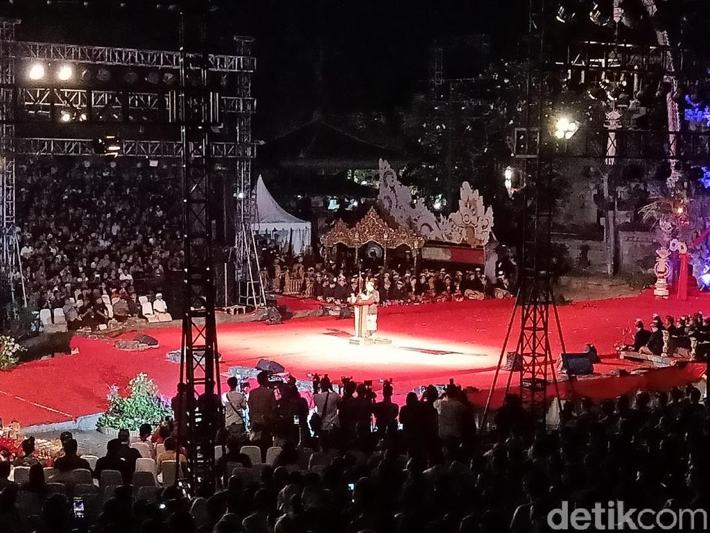 Buka Pesta Kesenian Bali, Koster Ingin Seni Jadi Pemersatu Usai Pemilu Buka Pesta Kesenian Bali, Koster Ingin Seni Jadi Pemersatu Usai Pemilu
