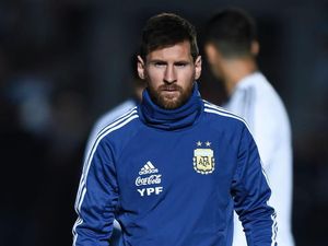 Messi Jadi Sasaran Kritik, Falcao: Itu Risiko Pemain Terbaik di Dunia