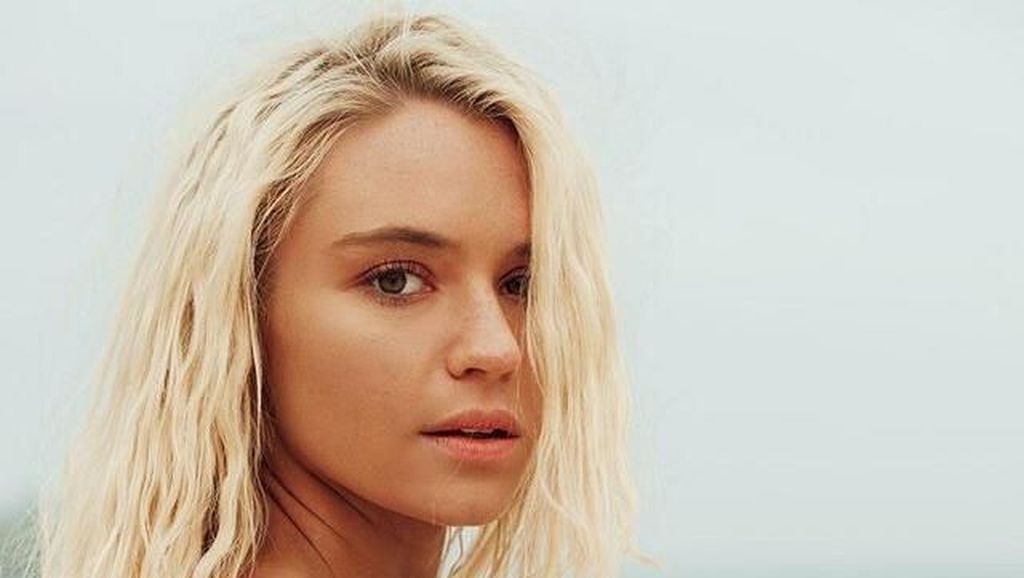 Ini Lucie Rose, Pemain Selancar Seksi yang Jago Taklukkan Ombak Ini Lucie Rose, Pemain Selancar Seksi yang Jago Taklukkan Ombak